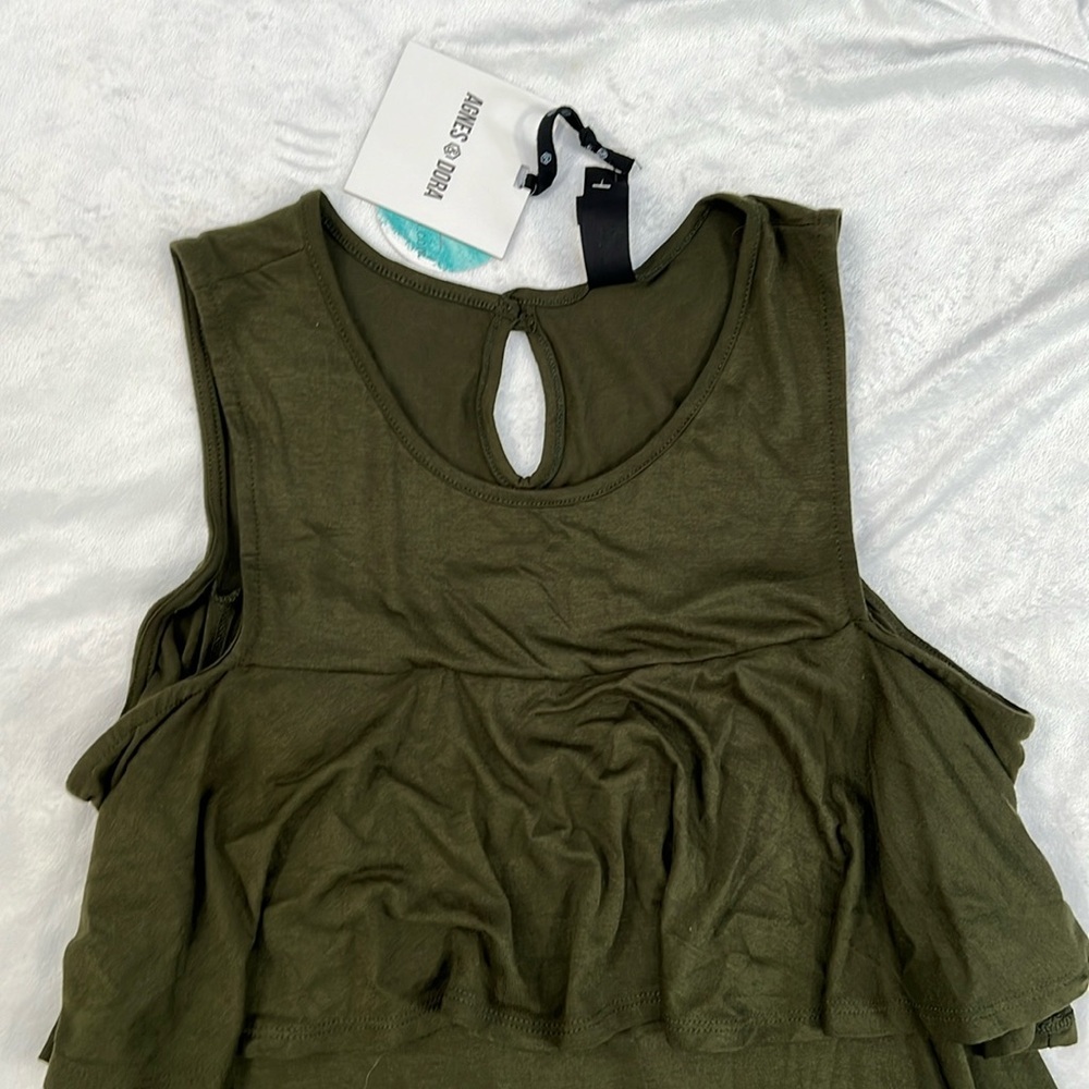 Agnes Dora Cold Shoulder Tunic, color: Leaf, size M NWT Women’s top